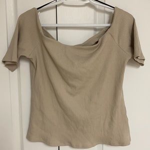 🌺 2 for 25 🌺 H&M shoulder shirt